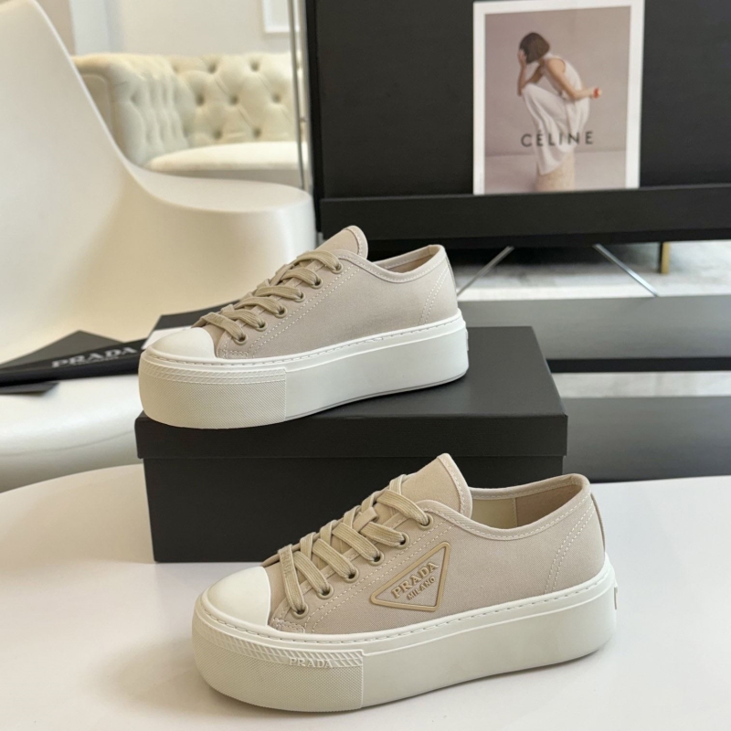 Pra*a casual shoes